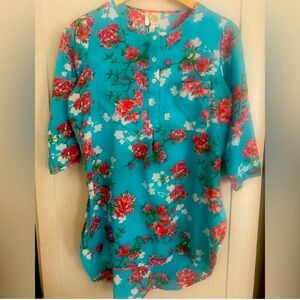 Flowered beautiful top small size 3/4 sleeves
